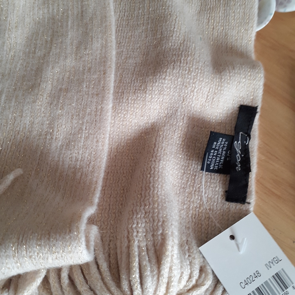 Scarf - Picture 2 of 3